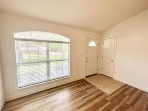 305 Runnymeade Dr in Crestview, FL - Building Photo - Building Photo