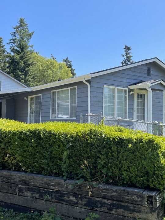 21737 SE 263rd Pl in Maple Valley, WA - Building Photo
