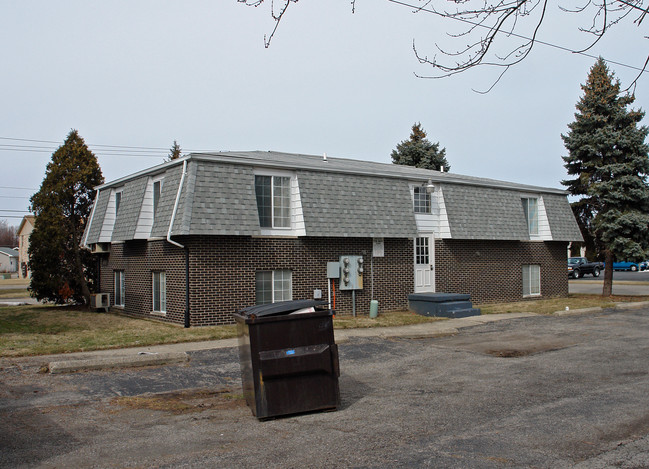 305 Bellbrook Ave in Xenia, OH - Foto de edificio - Building Photo