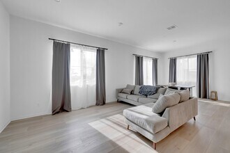 2027 Bluestone Cir in Chula Vista, CA - Building Photo - Building Photo