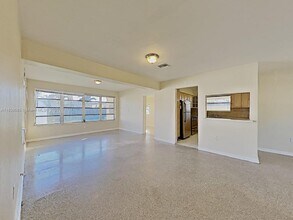 8570 NW 11th St in Pembroke Pines, FL - Building Photo - Building Photo