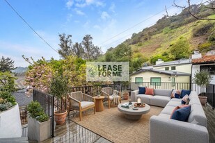 9848 Portola Dr in Beverly Hills, CA - Building Photo