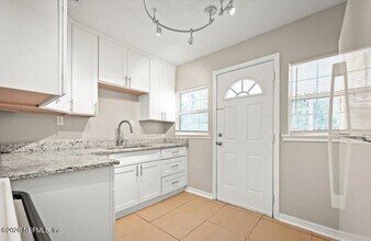 2514 Peach Dr in Jacksonville, FL - Building Photo - Building Photo