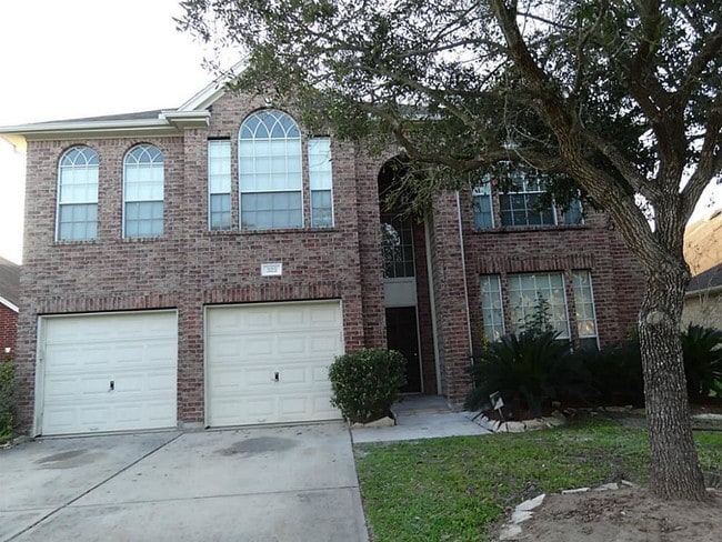 property at 323 Thorpe Springs Dr