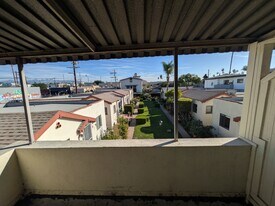 1055 N Ardmore Ave in Los Angeles, CA - Building Photo