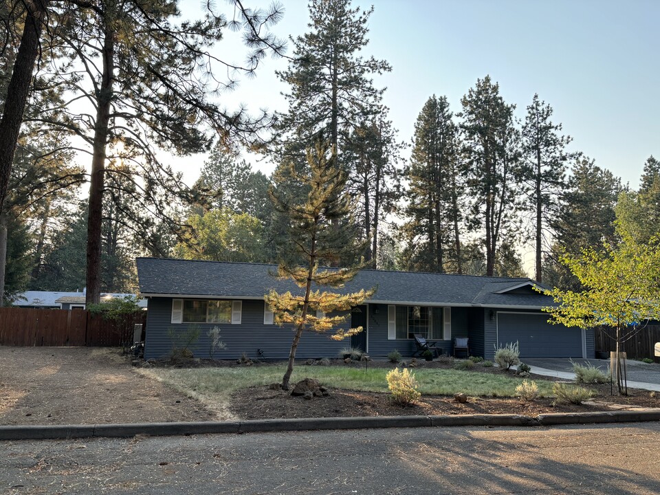 60847 Cultus Dr in Bend, OR - Building Photo