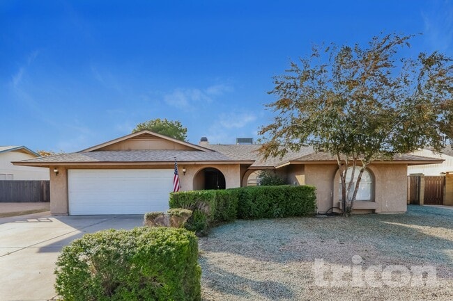 property at 5819 W Grovers Ave