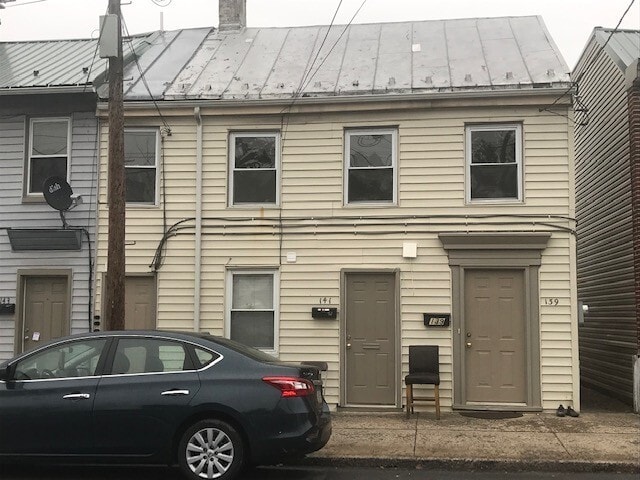 139-141 N West St in Carlisle, PA - Building Photo