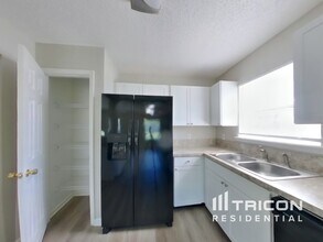 7544 Teaticket Ct in Jacksonville, FL - Building Photo - Building Photo