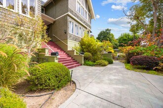 557 El Dorado Ave in Oakland, CA - Foto de edificio - Building Photo