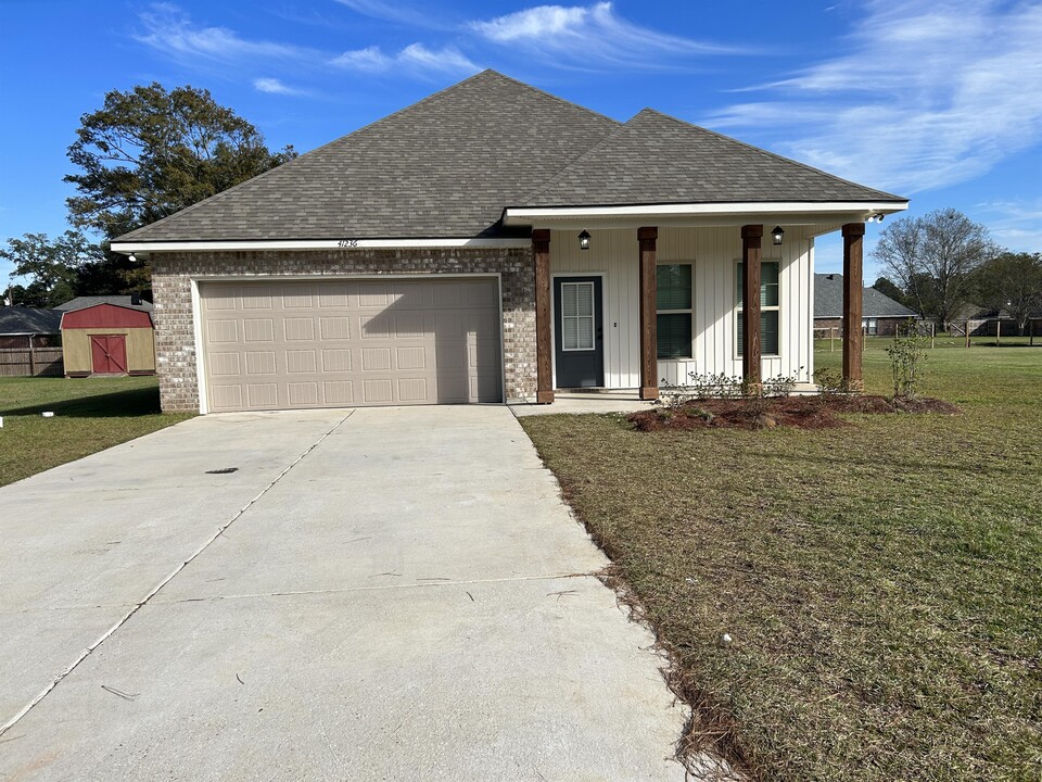 41236 Happywoods Rd in Hammond, LA - Building Photo