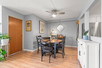 200 Cove Way, Unit 309 in Quincy, MA - Foto de edificio - Building Photo