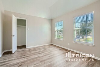 5727 My Way in Houston, TX - Building Photo - Building Photo