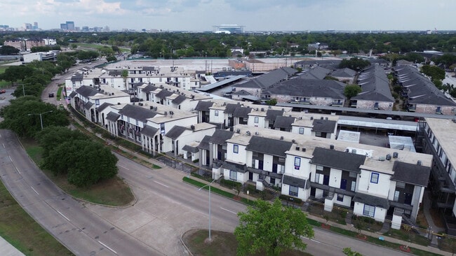 Star Braeswood Apartments in Houston, TX - Building Photo - Building Photo