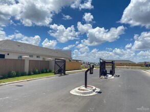 3408 Sahara Dr, Unit 1 in Edinburg, TX - Foto de edificio - Building Photo