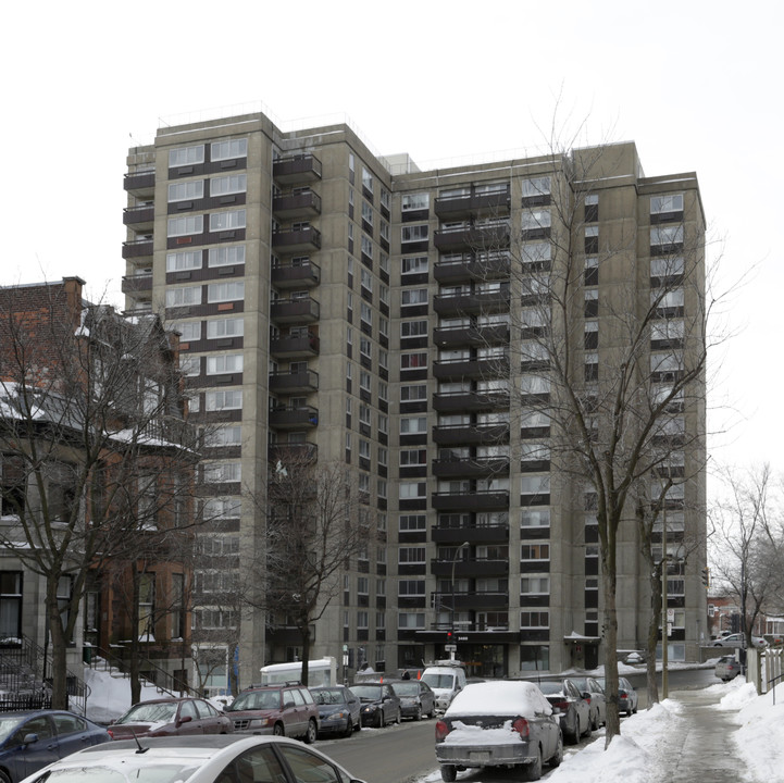 Le Ramezay in Montréal, QC - Building Photo