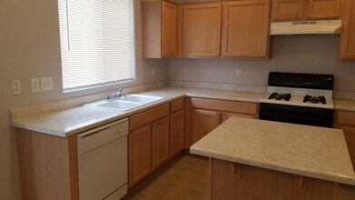 8602 Peaceful Dreams St in Las Vegas, NV - Building Photo - Building Photo