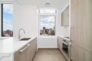 200 E 23rd St in New York, NY - Building Photo
