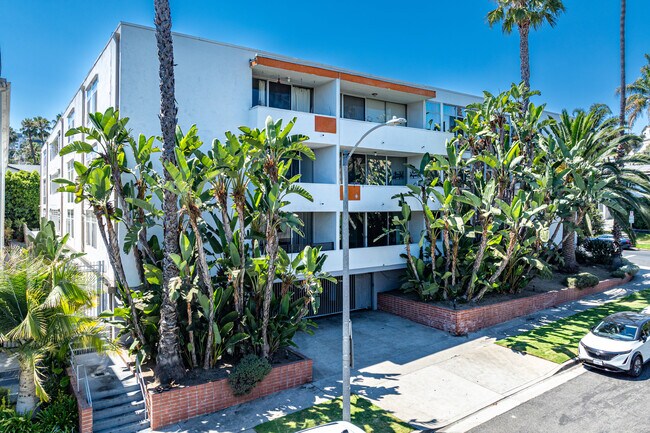 7960 Selma Ave in Los Angeles, CA - Building Photo - Building Photo