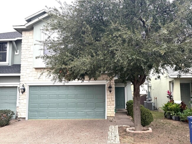 9310 Albany Dr in Laredo, TX - Foto de edificio - Building Photo