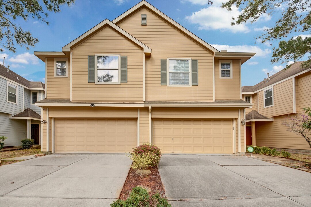 5723 Vinemont Ln in Houston, TX - Building Photo