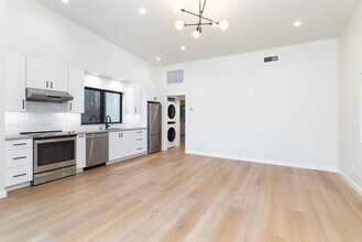 135 Chrystal Terrace in Santa Cruz, CA - Building Photo - Building Photo