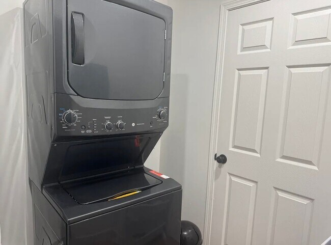 1107 E 102nd St in Los Angeles, CA - Foto de edificio - Building Photo