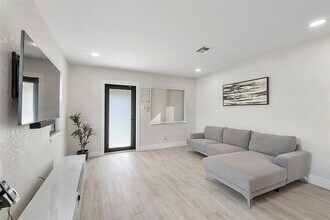 513 NW 17th Ave in Fort Lauderdale, FL - Building Photo - Building Photo