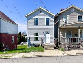 830 Morton St in New Castle, PA - Foto de edificio - Building Photo