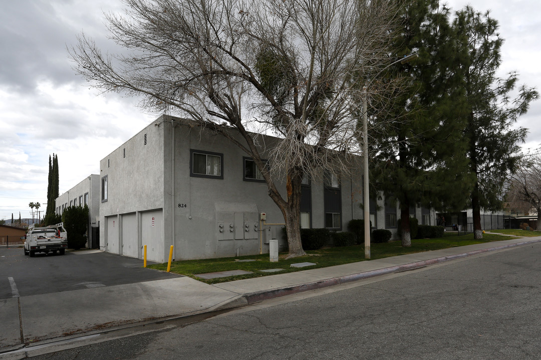 Shadow Mountain Apartments in San Jacinto, CA - Foto de edificio