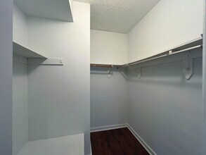 3727 N Pine Grove Ave in Chicago, IL - Building Photo - Building Photo