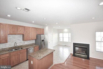 2457 Rolling Plains Dr in Herndon, VA - Building Photo - Building Photo