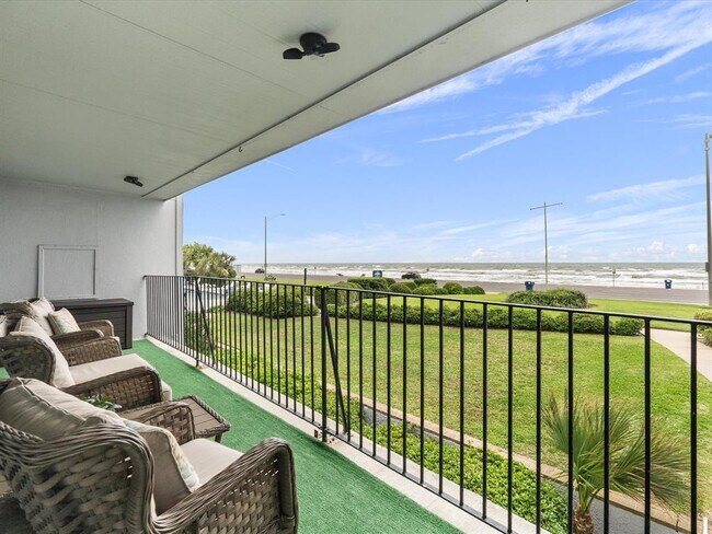 7600 Seawall Blvd in Galveston, TX - Building Photo - Building Photo