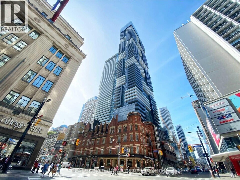 7-3507 Grenville St in Toronto, ON - Building Photo
