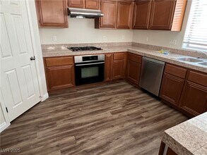 1625 Yellow Tulip Pl in Henderson, NV - Building Photo - Building Photo