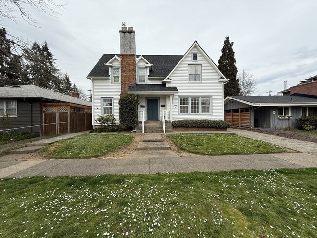 777 W 10th Ave in Eugene, OR - Building Photo - Building Photo