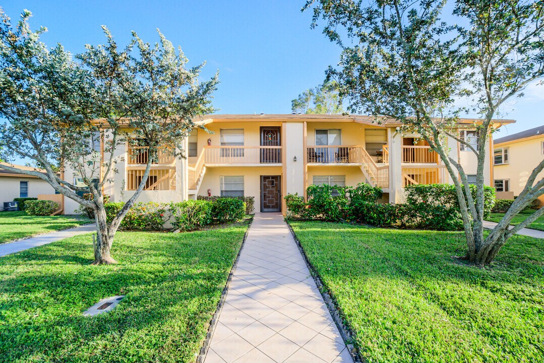 5820 Sugar Palm Ct-Unit -D in Delray Beach, FL - Building Photo