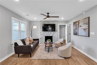 3910 Clairmont Rd in Chamblee, GA - Building Photo - Building Photo