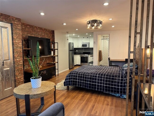 property at 42 Willow Wood Ct