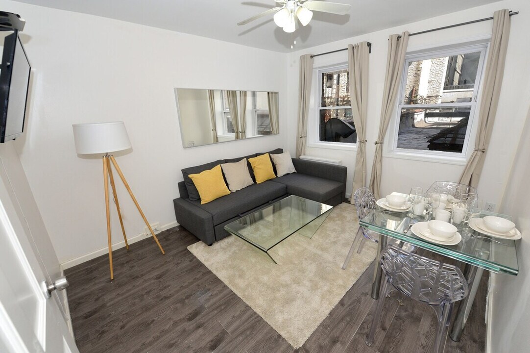 350 W 38th St in New York, NY - Building Photo
