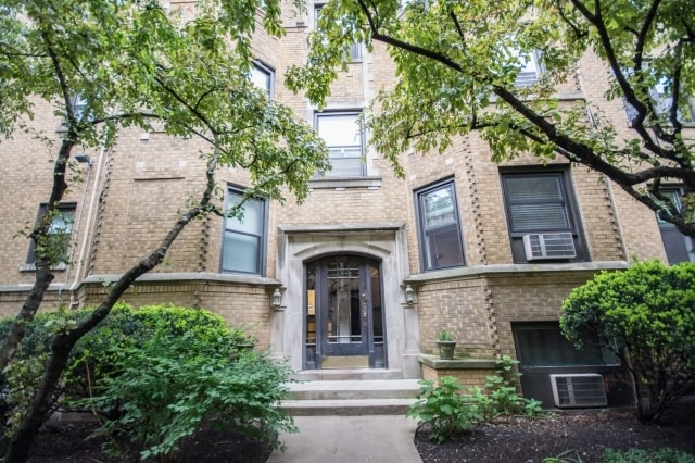 property at 539 W Brompton Ave