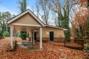 3149 Beech Dr in East Point, GA - Building Photo