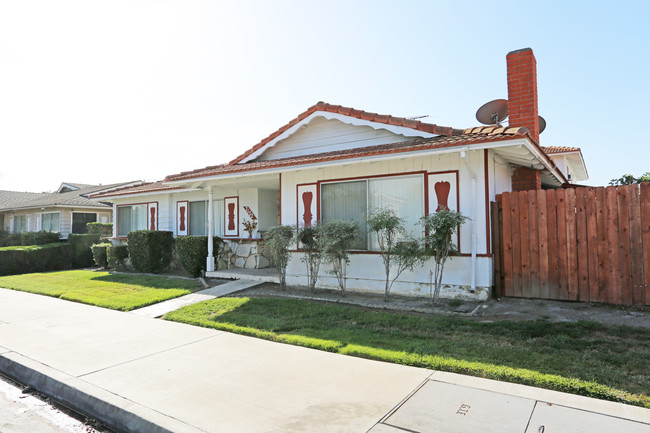 7172 Heil Ave in Huntington Beach, CA - Foto de edificio - Building Photo