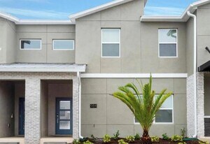 984 Leader St in Davenport, FL - Building Photo