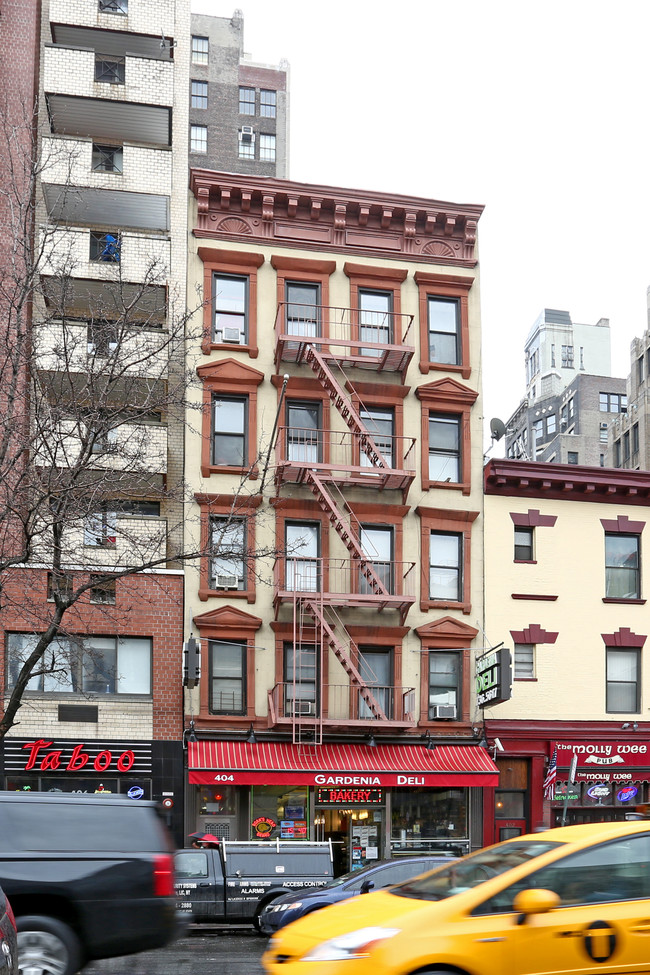 404 8th Ave in New York, NY - Building Photo - Building Photo