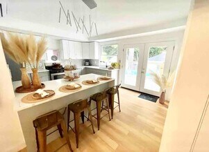 355 Lake Ave in Oakhurst, NJ - Foto de edificio - Building Photo