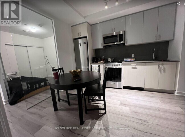 1195-1195 The Queensway in Toronto, ON - Building Photo - Building Photo