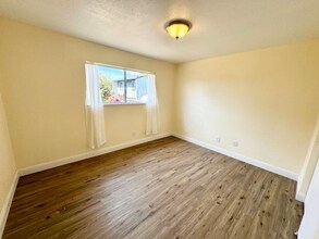 1837 Mendocino St in Seaside, CA - Foto de edificio - Building Photo