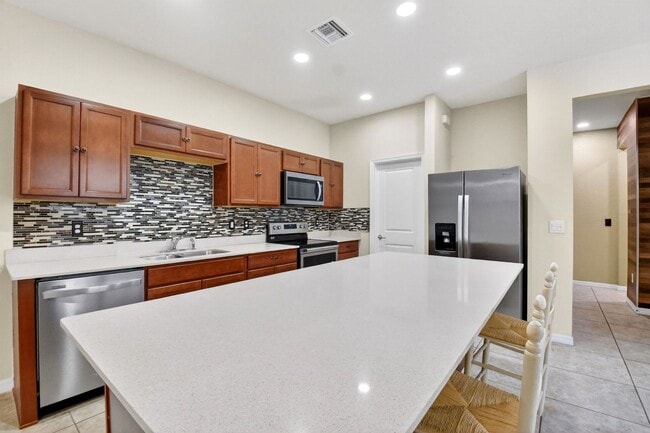 2833 Troubadour St