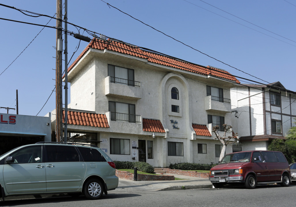 Villa Voiu in Hawthorne, CA - Building Photo